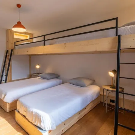 펜션 Loft-chalet With Exterior And View In